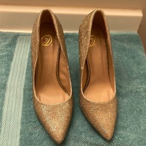 Glittery Gold Pumps size 7.5